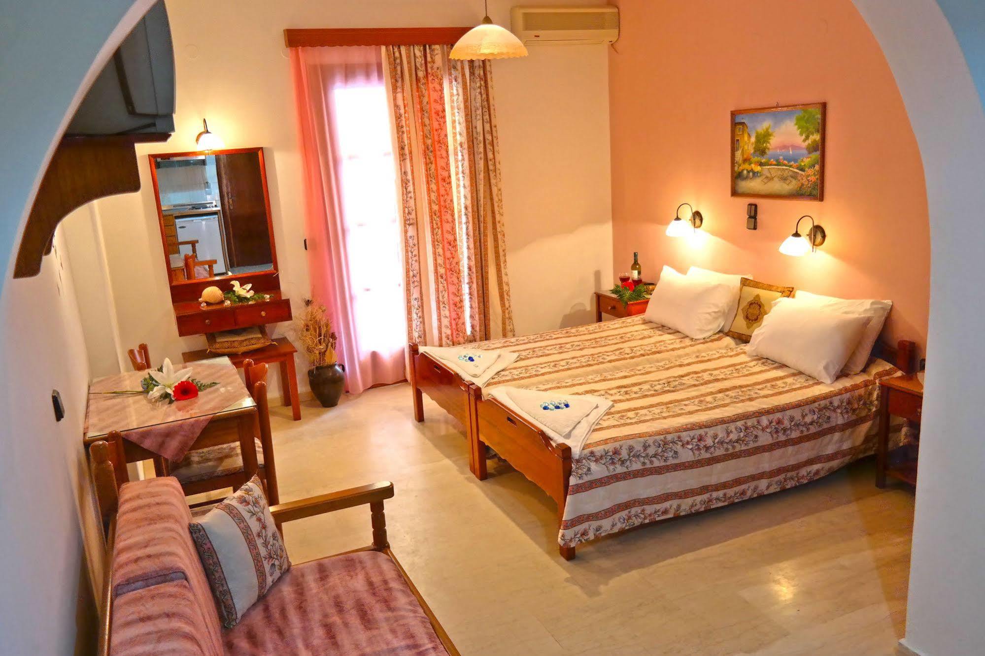 Golden Beach Studios Down Town Naxos City Exterior photo